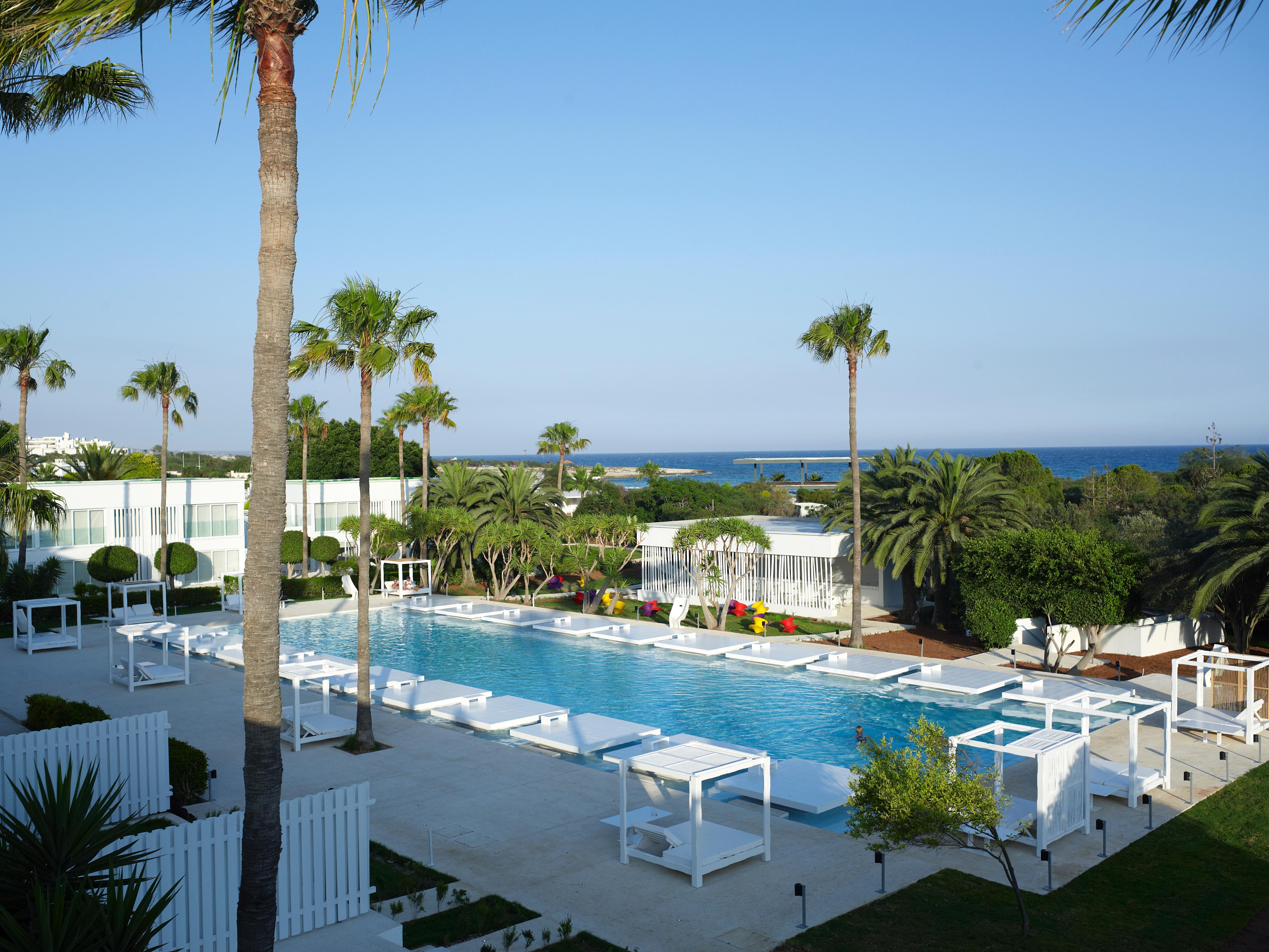 So White Beach Resort Ayia Napa Exteriör bild